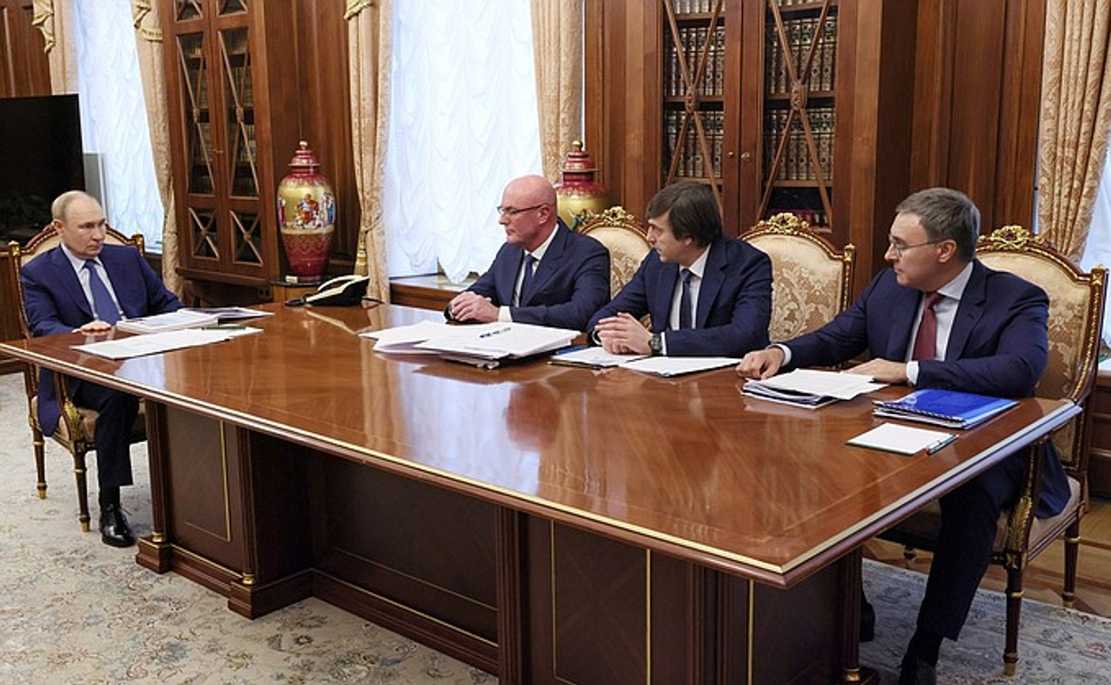 Владимир Путин провёл совещание по развитию образования и науки