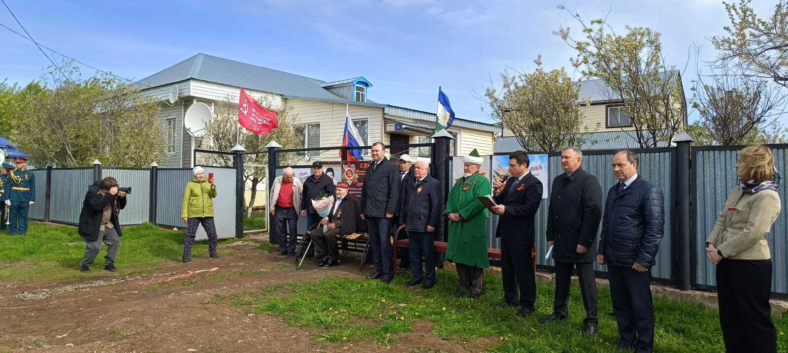 Сегодня парадом чествовали единственного ветерана ВОВ Чишминского района