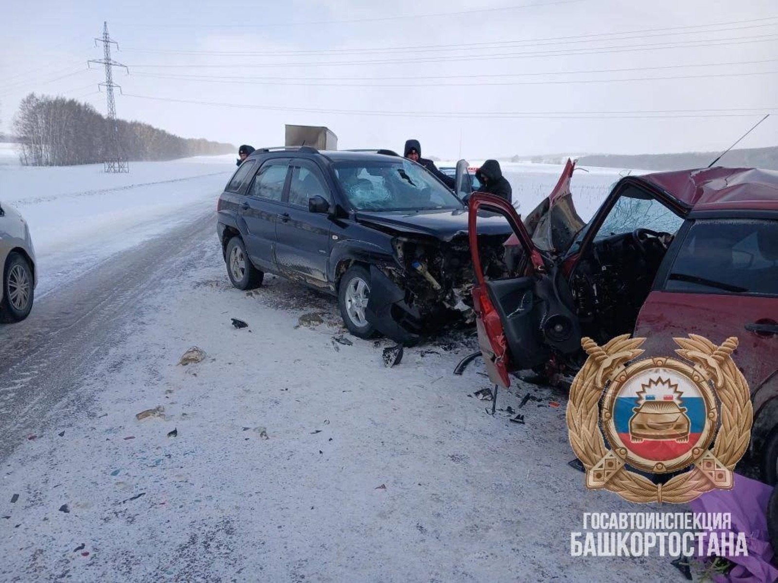 Лобовое столкновение двух автомобилей произошло в Башкирии
