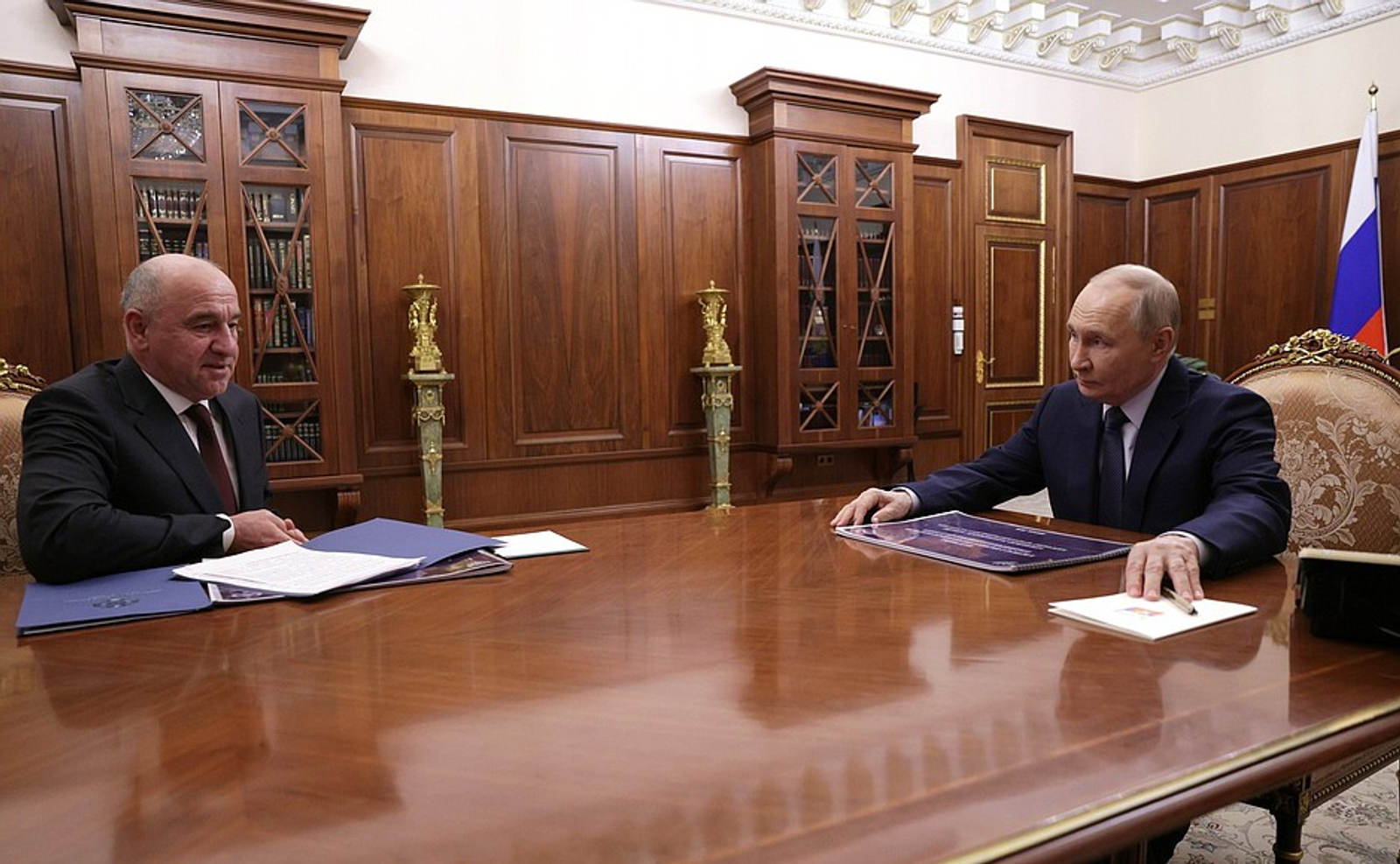 В Кремле прошла рабочая встреча Владимира Путина с главой Карачаево-Черкесии