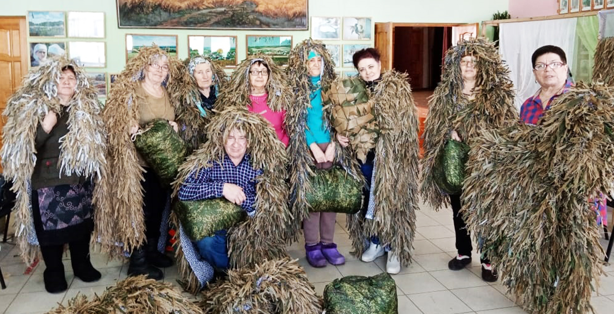 Активисты села Еремеево Чишминского района плетут и антидроновые одеяла