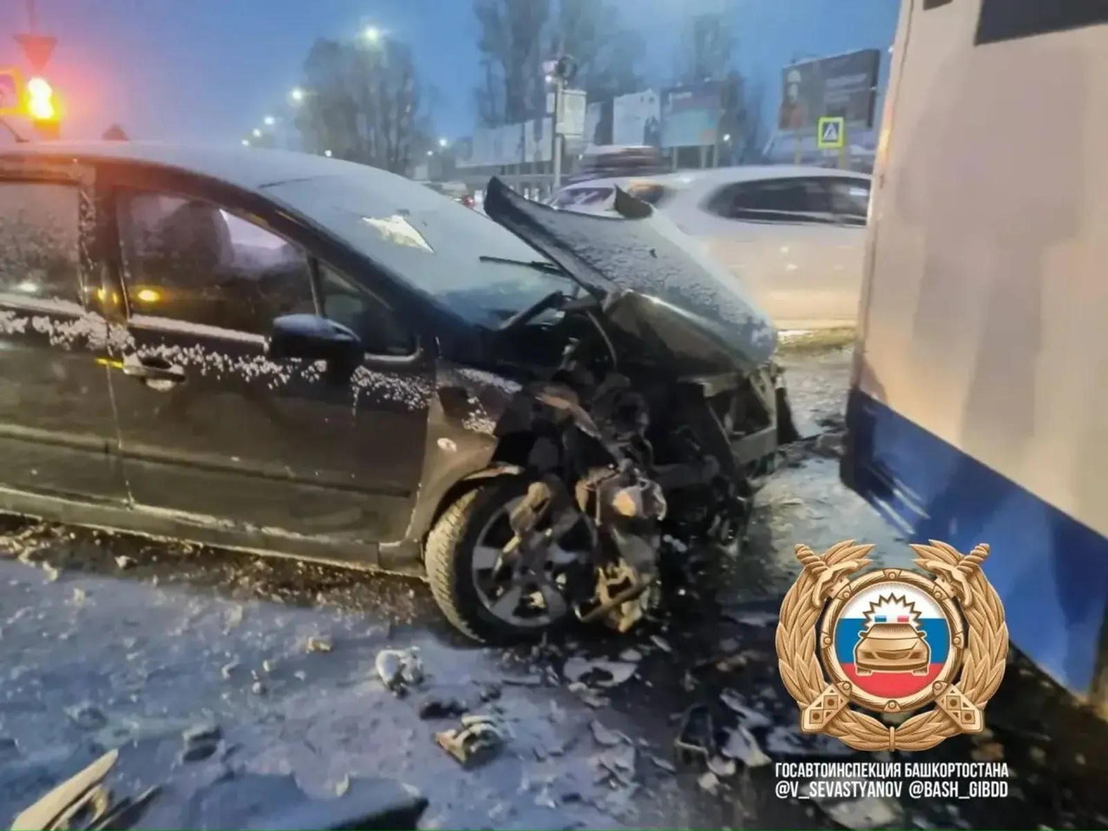 В Башкирии столкнулись автобус и легковой автомобиль
