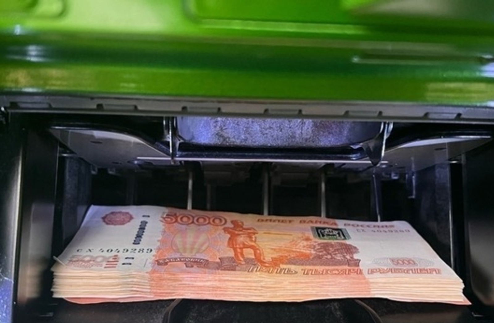 Жительница Башкирии подарила пакет с миллионами мошенникам