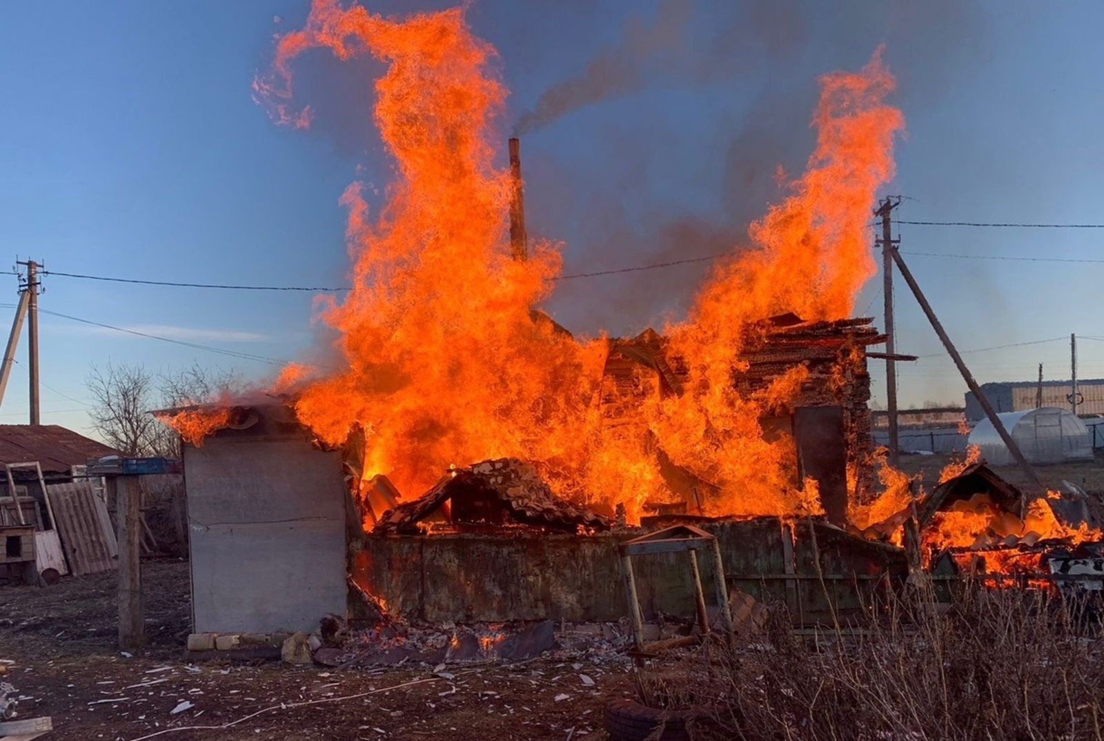 До 15 мая в Башкирии действует особый противопожарный период – сжигать траву и мусор запрещено!