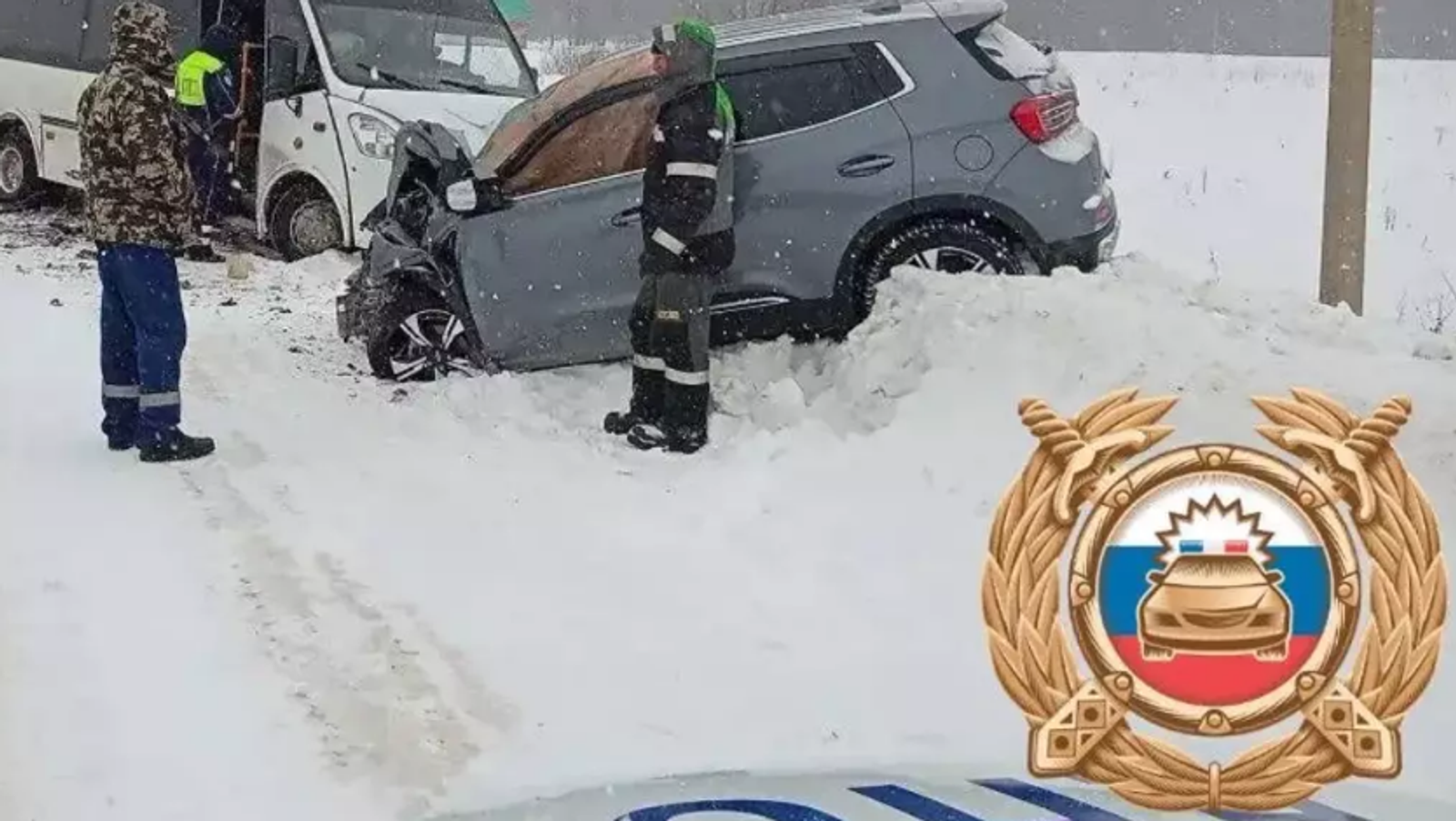 Пассажирка легковушки погибла в столкновении с вахтовым автобусом