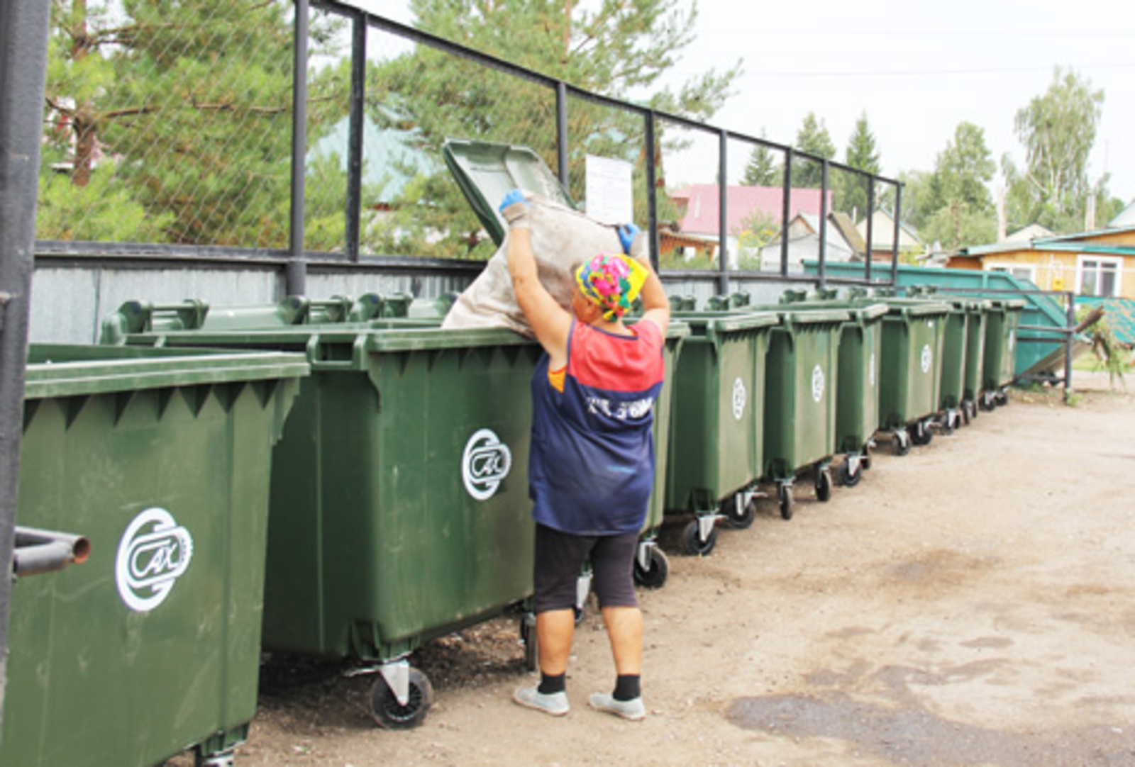 В Чишмах устанавливают евроконтейнеры для мусора
