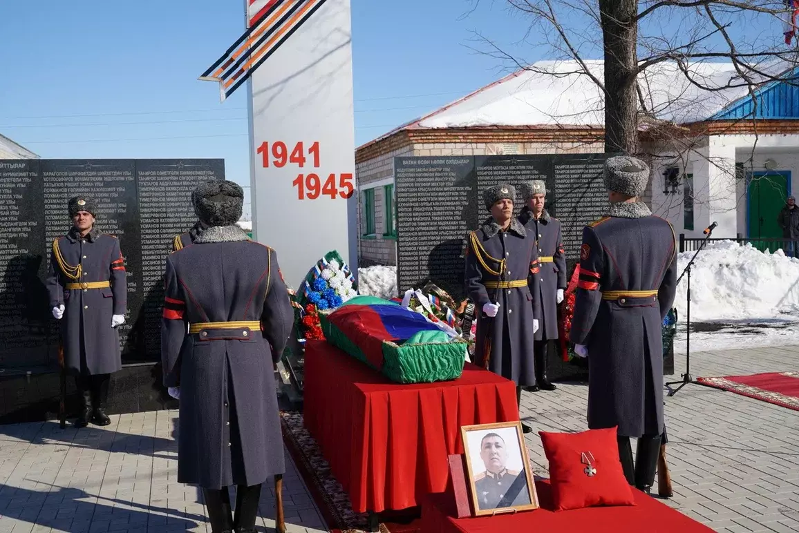 Сегодня в Чишминском районе состоялась церемония прощания с героически погибшим в ходе спецоперации в Украине Ильгизом Усмановым