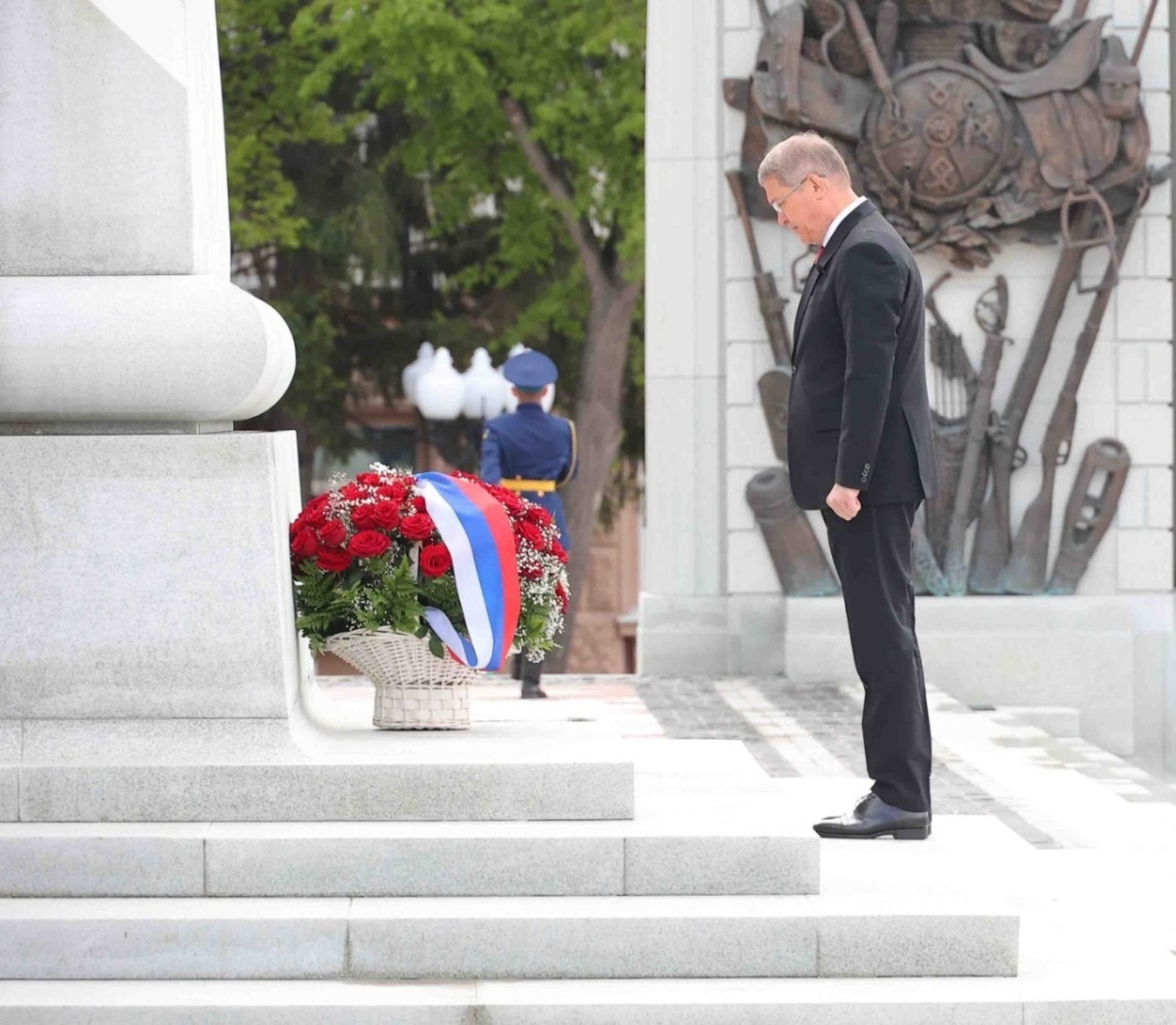 Радий Хабиров возложил цветы к памятнику Минигали Шаймуратова