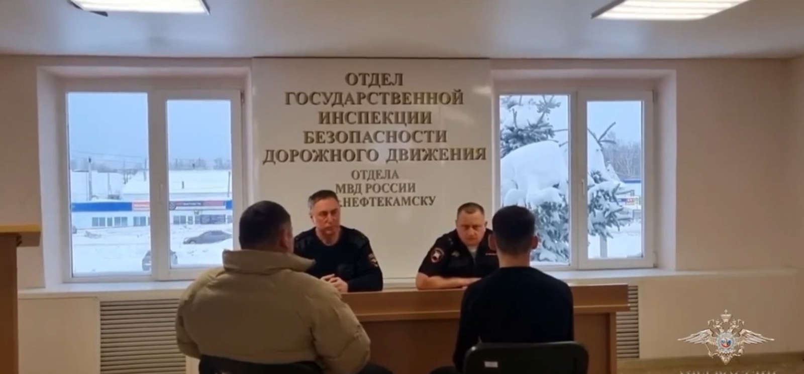 Подростки едва избежали гибели, снимая опасный видеоролик за рулем автомобиля