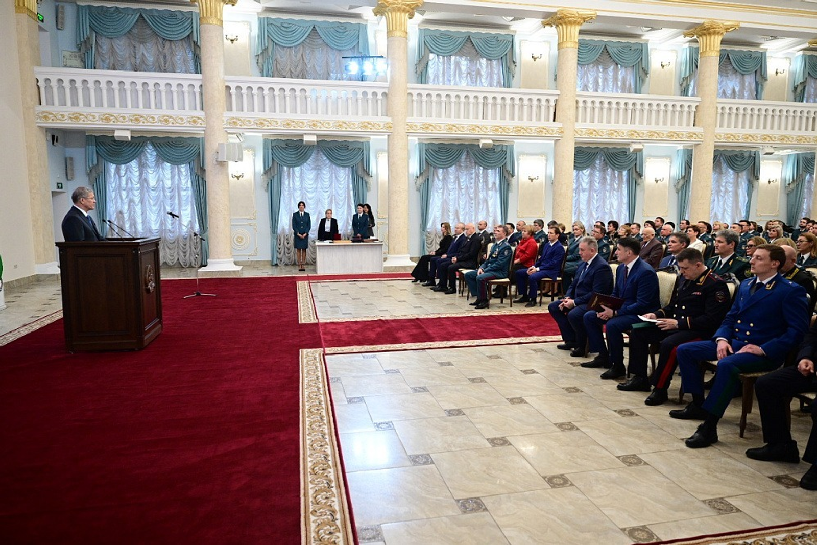 Радий Хабиров вручил награды работникам УФНС Башкирии