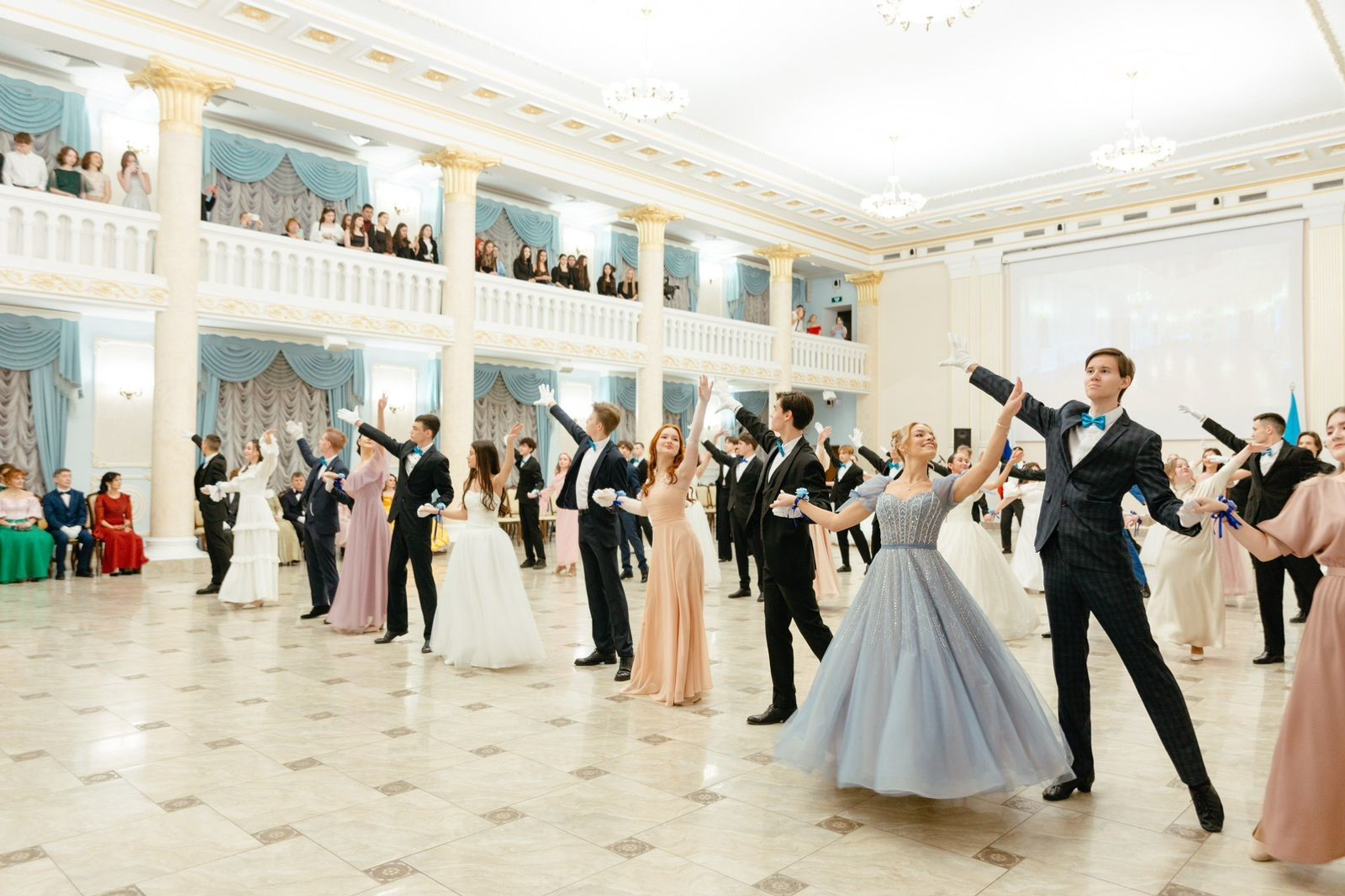 Студенты вновь блистали на Межвузовском студенческом балу