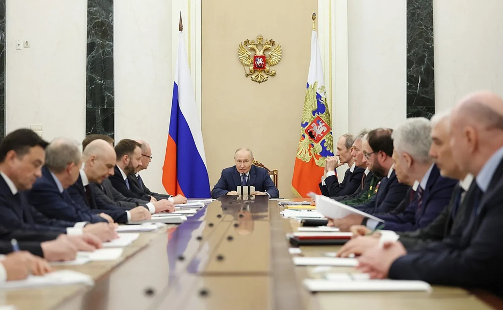 Владимир Путин провел совещание в Кремле по вопросам развития ИИ