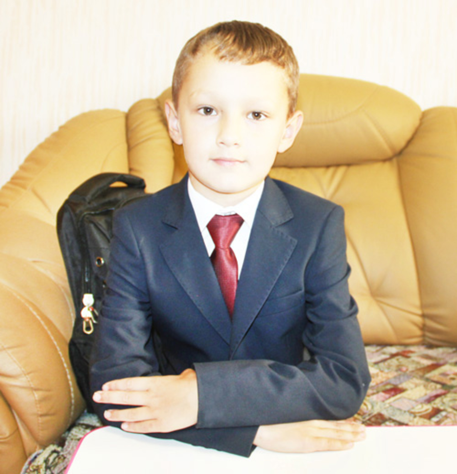 Будущий первоклассник школы №5 Алексей Журавлев готов к школе, осталось приобрести только канцтовары.