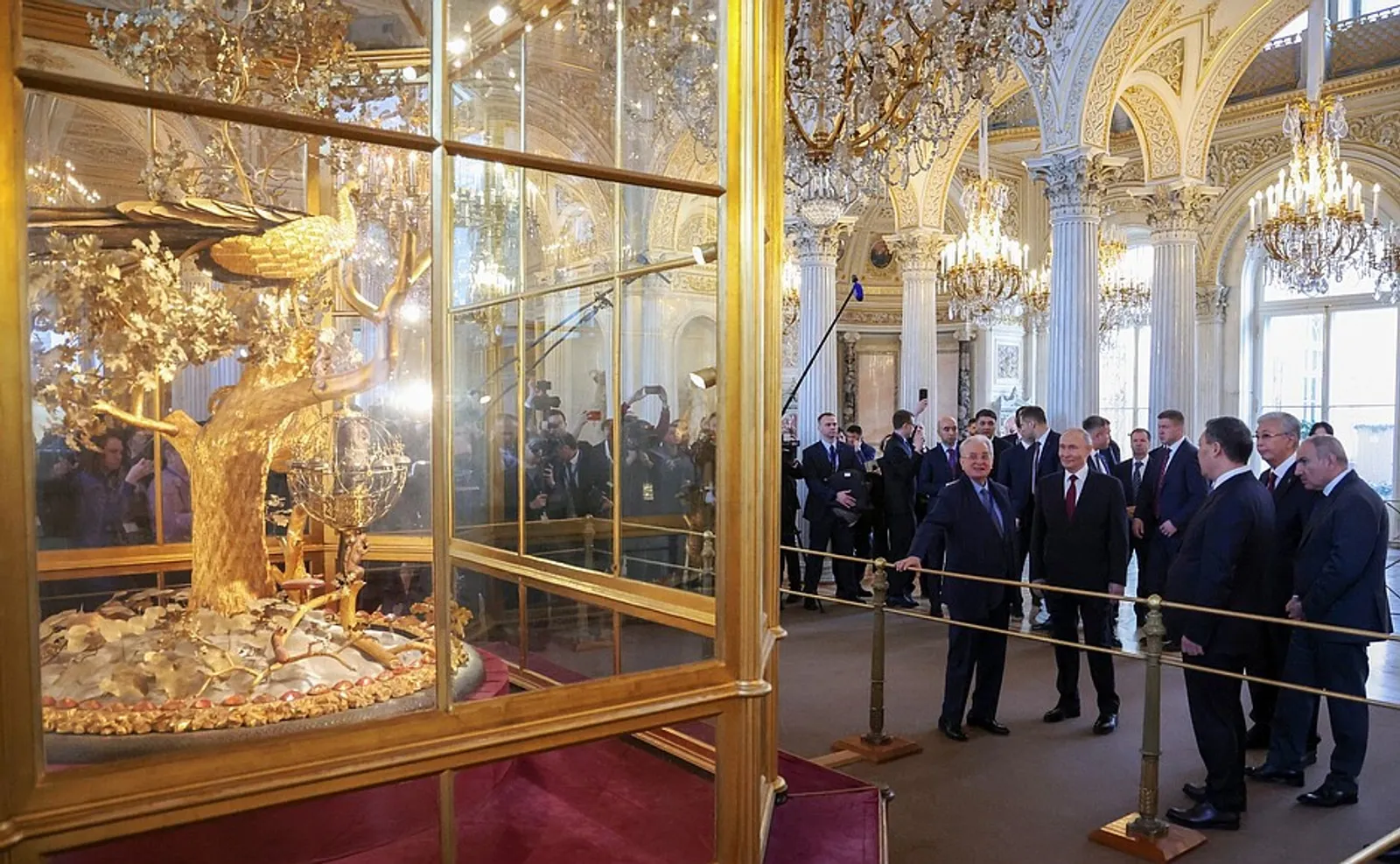 Главы стран СНГ посетили Государственный Эрмитаж