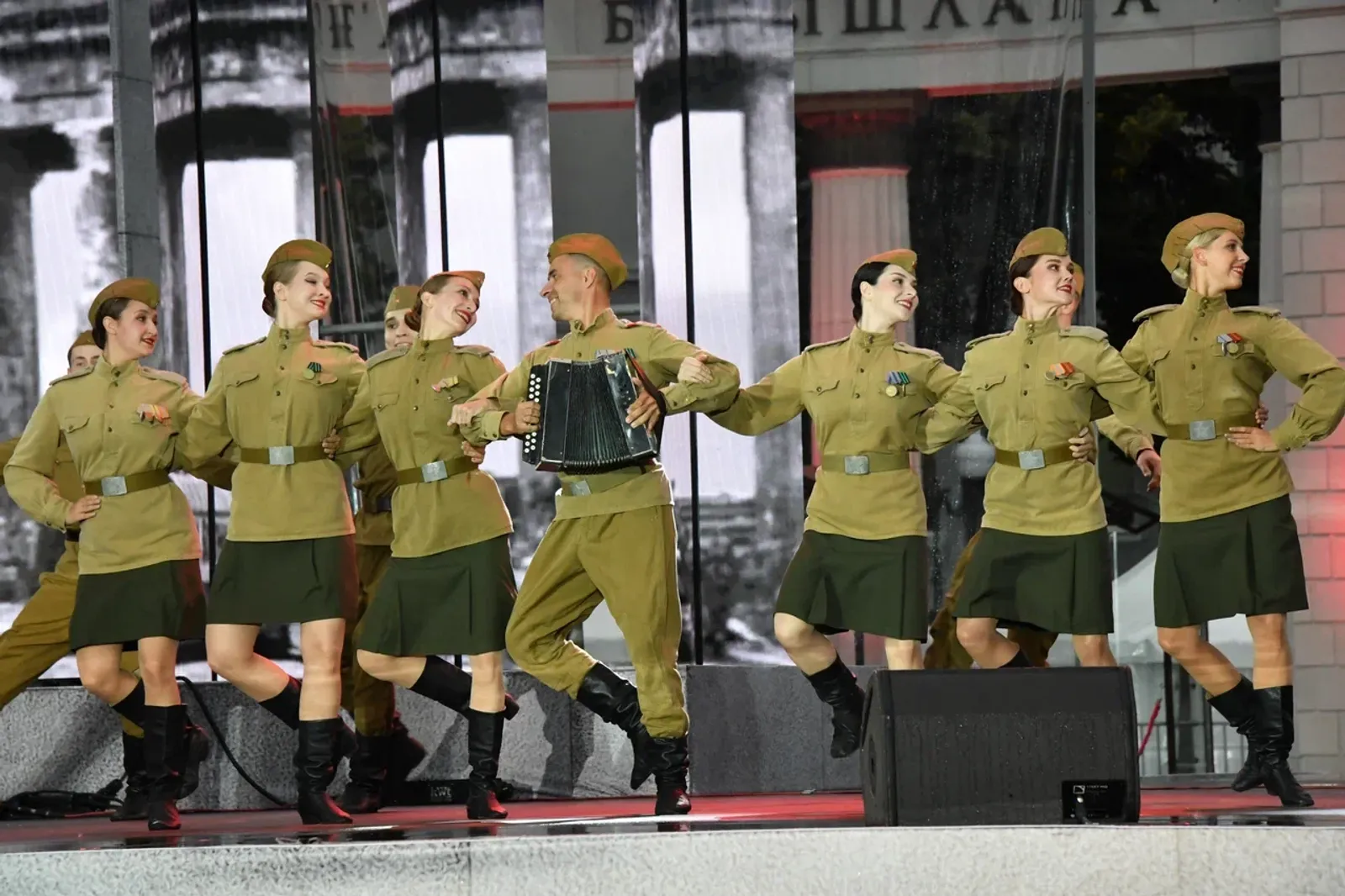 «Романтика осени» и армейская музыка объединяют Уфу