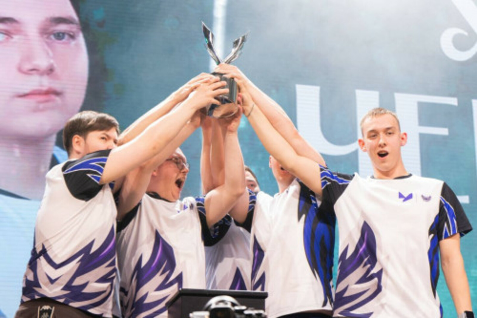 Команда Межвузовского кампуса Уфы стала двукратным чемпионом лиги киберспорта