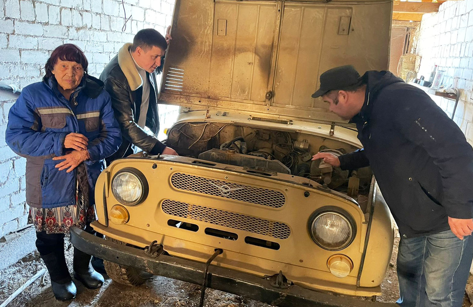 Валия Асадуллина из Чишминского района подарила автомобиль УАЗ для бойцов СВО