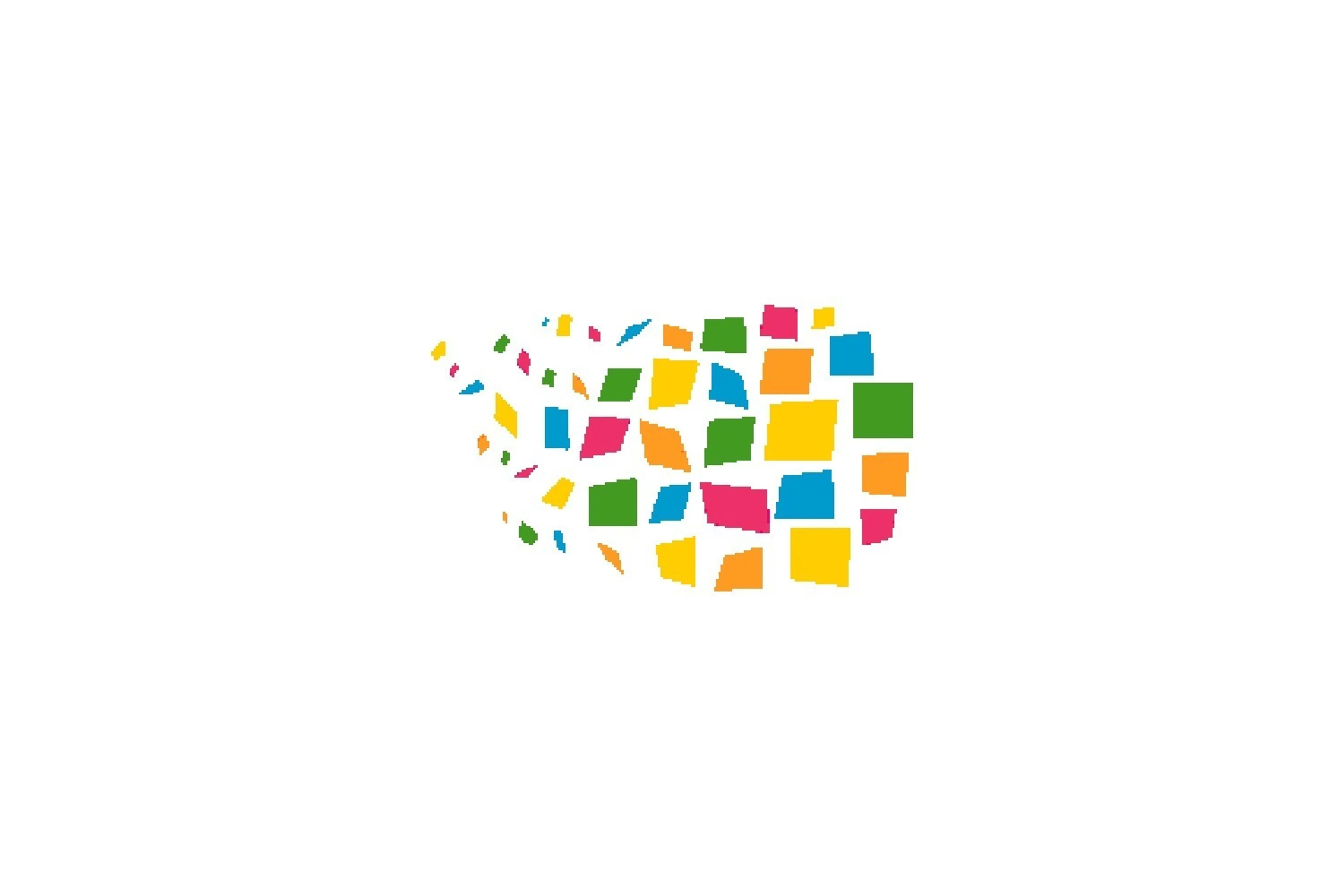 Одинокий дедушка выращивает цветы перед домом