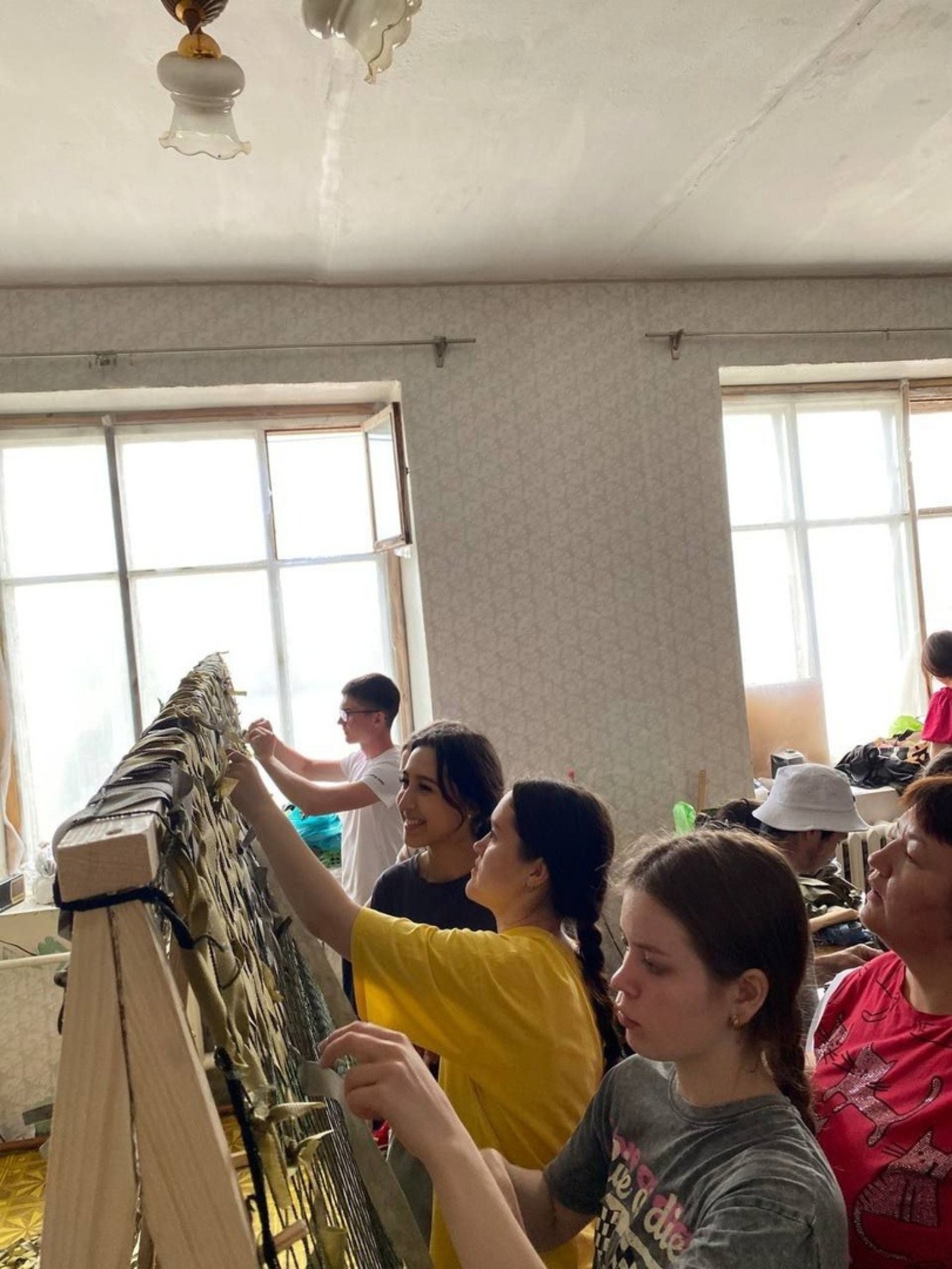 В Башкирии школьники помогают шить масксети для СВО