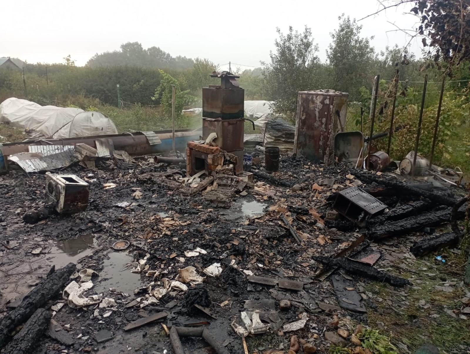 В Чишминском районе на территории СНТ Озеро Коряжное сгорел садовый домик