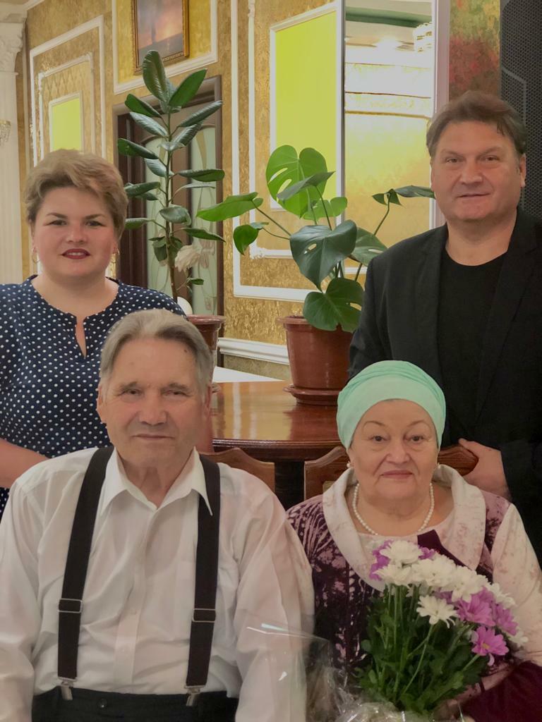 В День семьи, любви и верности чета Улямаевых отмечает юбилей свадьбы