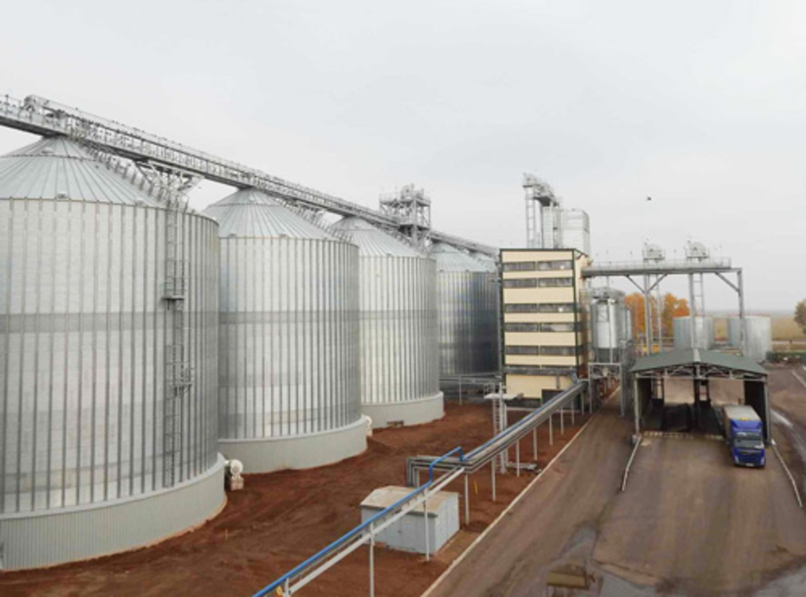 На сырьевую базу ООО «Чишминский МЭЗ» поступает ежесуточно около двух тысяч тонн семян подсолнечника