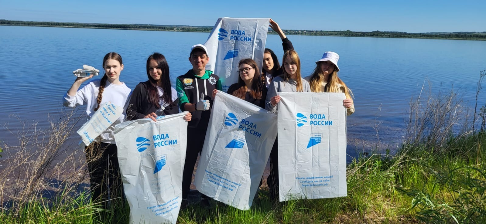 Волонтёры очистили берега озера Кандрыкуль в Башкирии