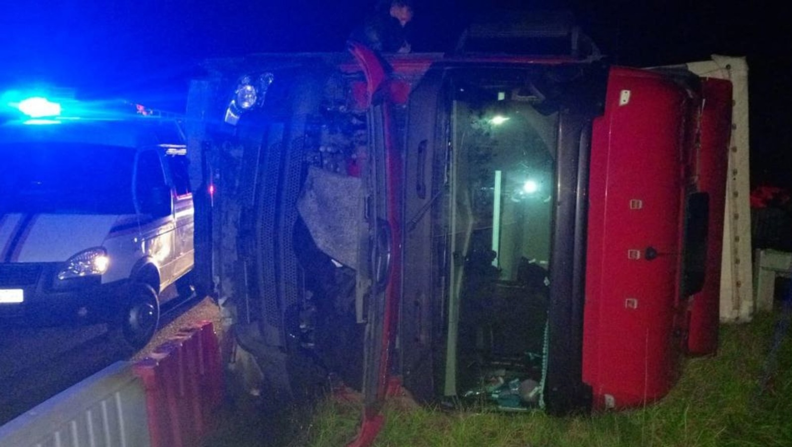 Фура перевернулась на пересечении трасс в Башкирии