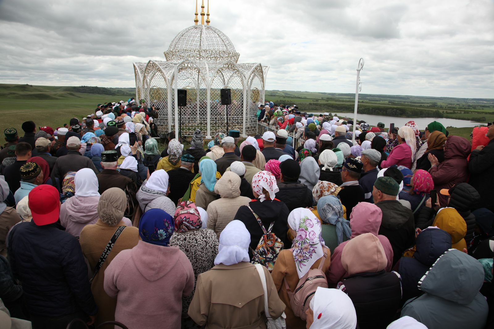 Собрание мусульман на горе Нарыстау