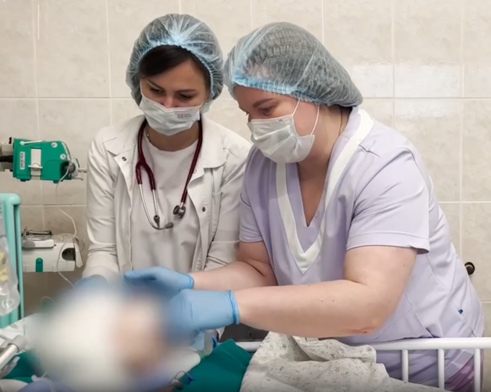 Девочка из Башкирии, пострадавшая от рук отца, идет на поправку