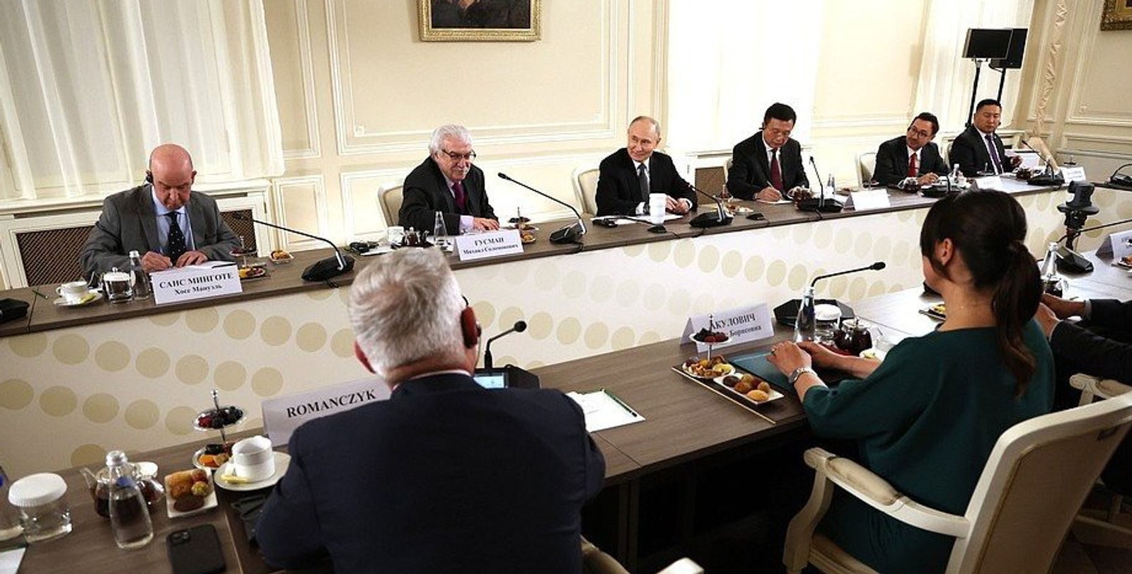 Владимир Путин провёл встречу с руководителями мировых информагентств