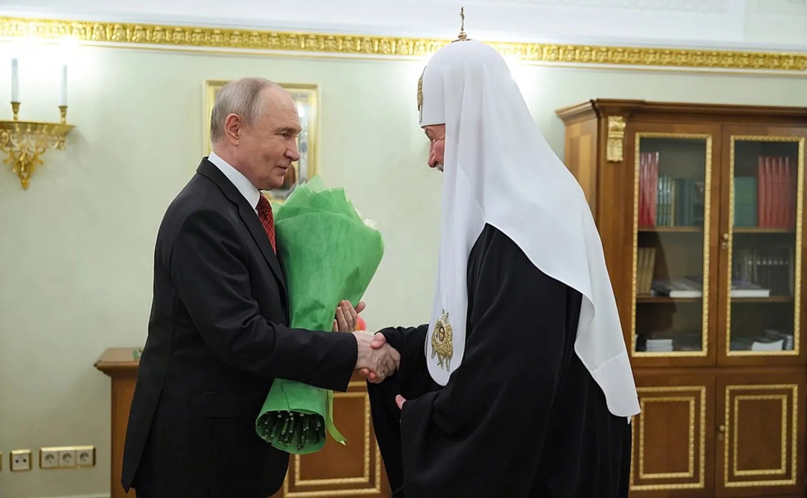 Путин поздравил Патриарха Московского и всея Руси с Днем тезоименитста