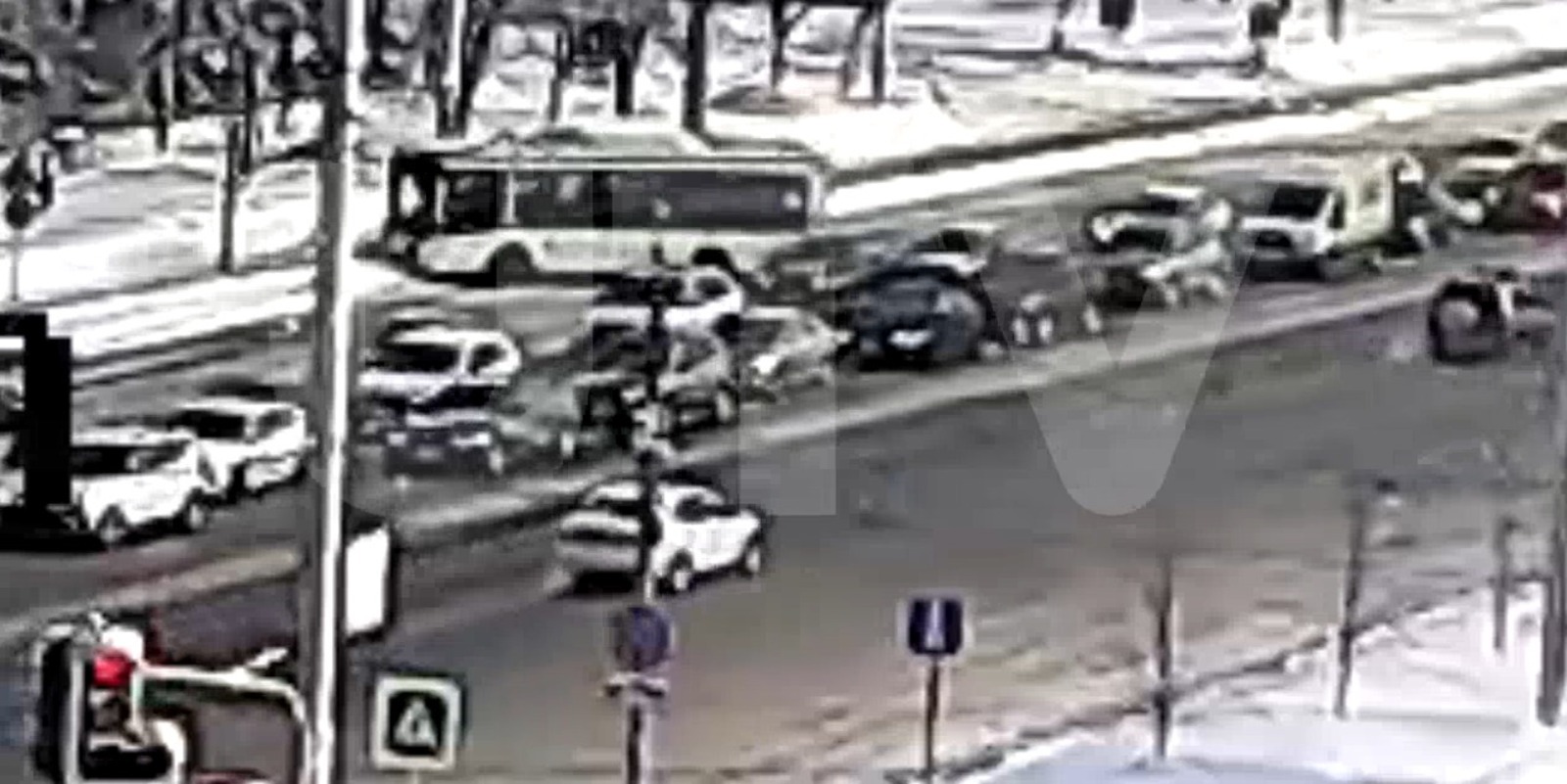 Два автобуса занесло на одном перекрестке в Уфе