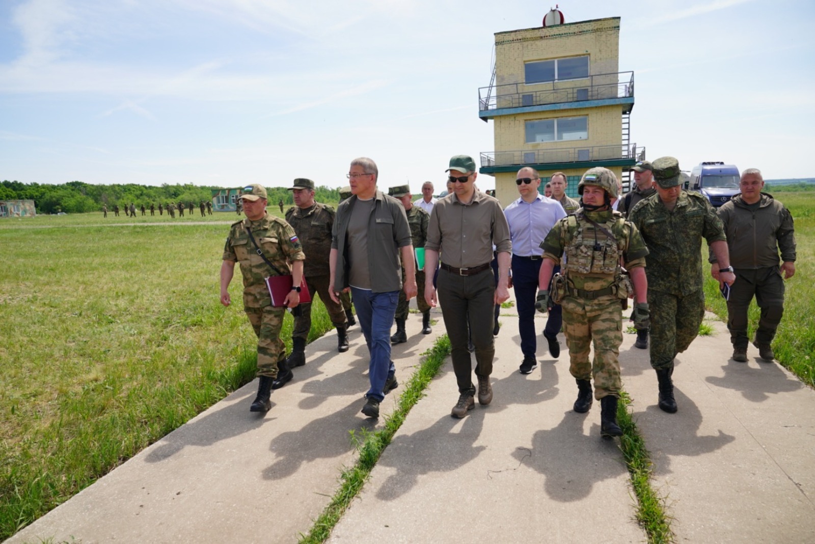 Глава Башкирии посетил место боевого слаживания добровольческого полка «Башкортостан» в Самарской области