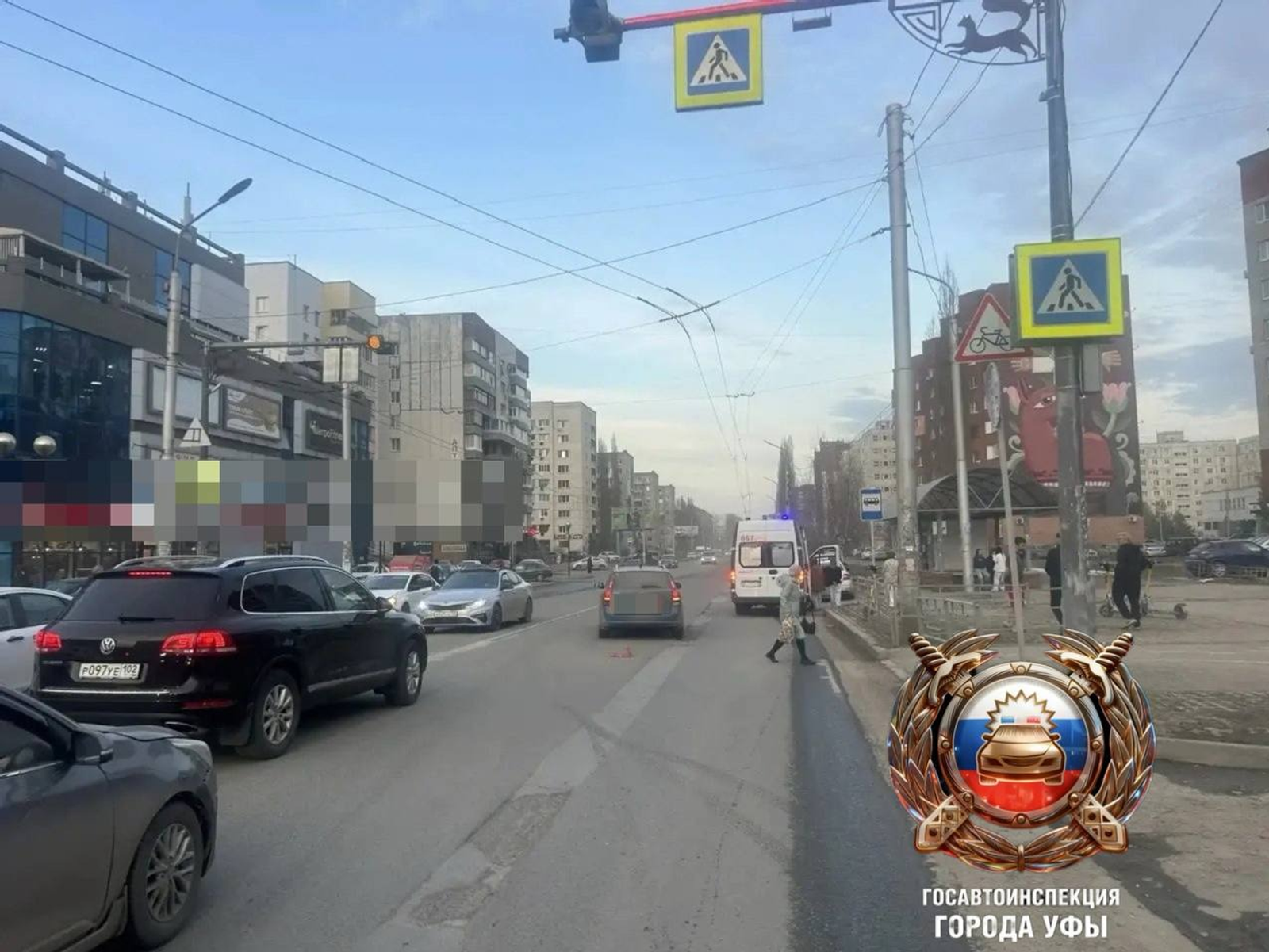 В Уфе школьники на электросамокате попали под машину