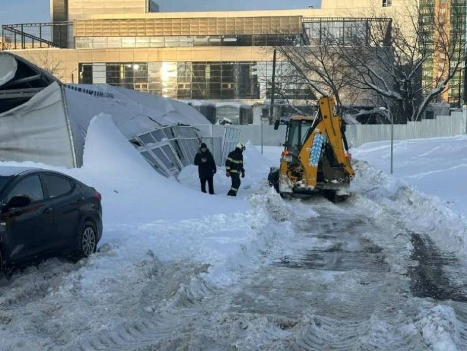 В Башкирии под тяжестью снега обрушилось здание