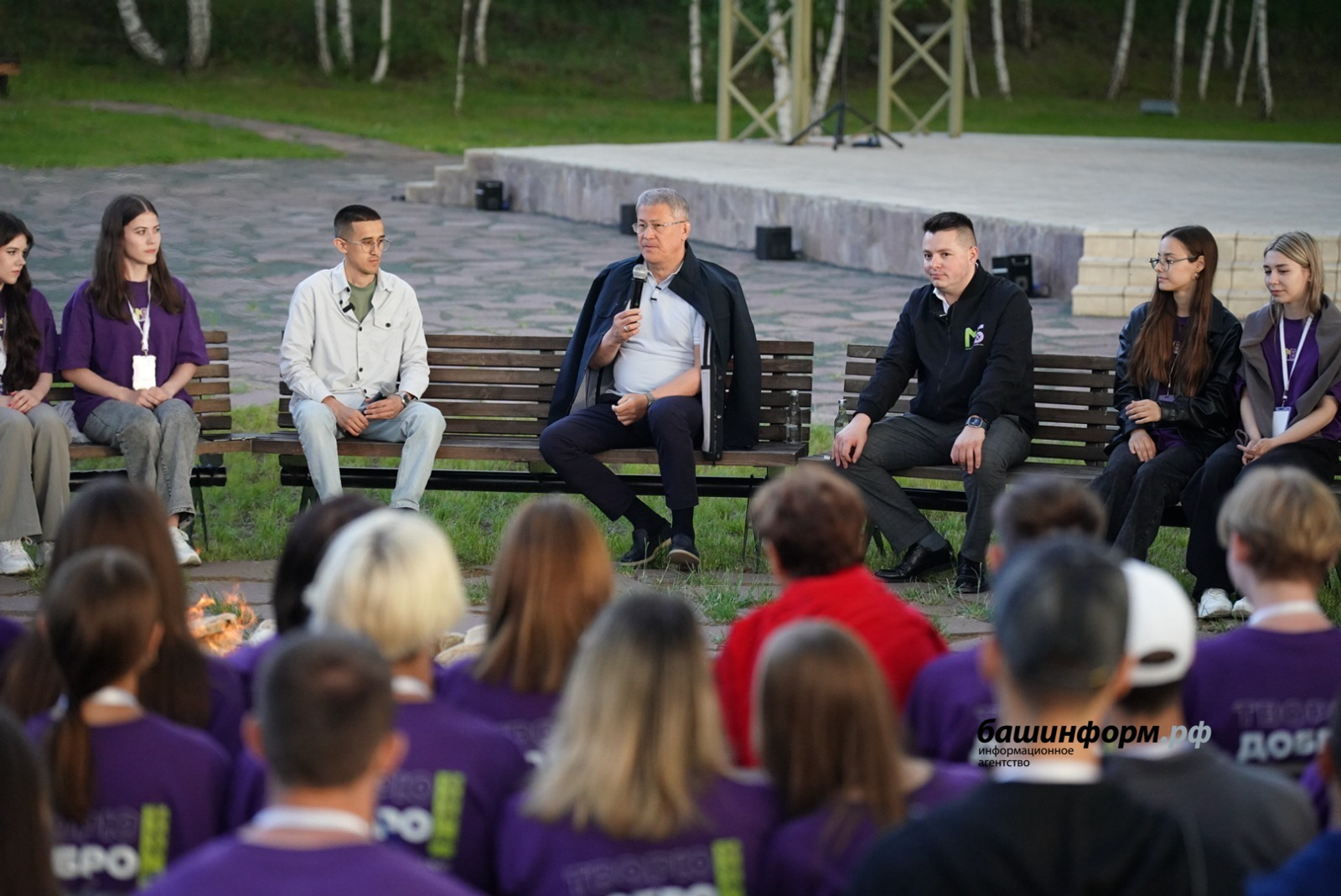 Глава Башкирии встретился с волонтёрами в Чишминском районе