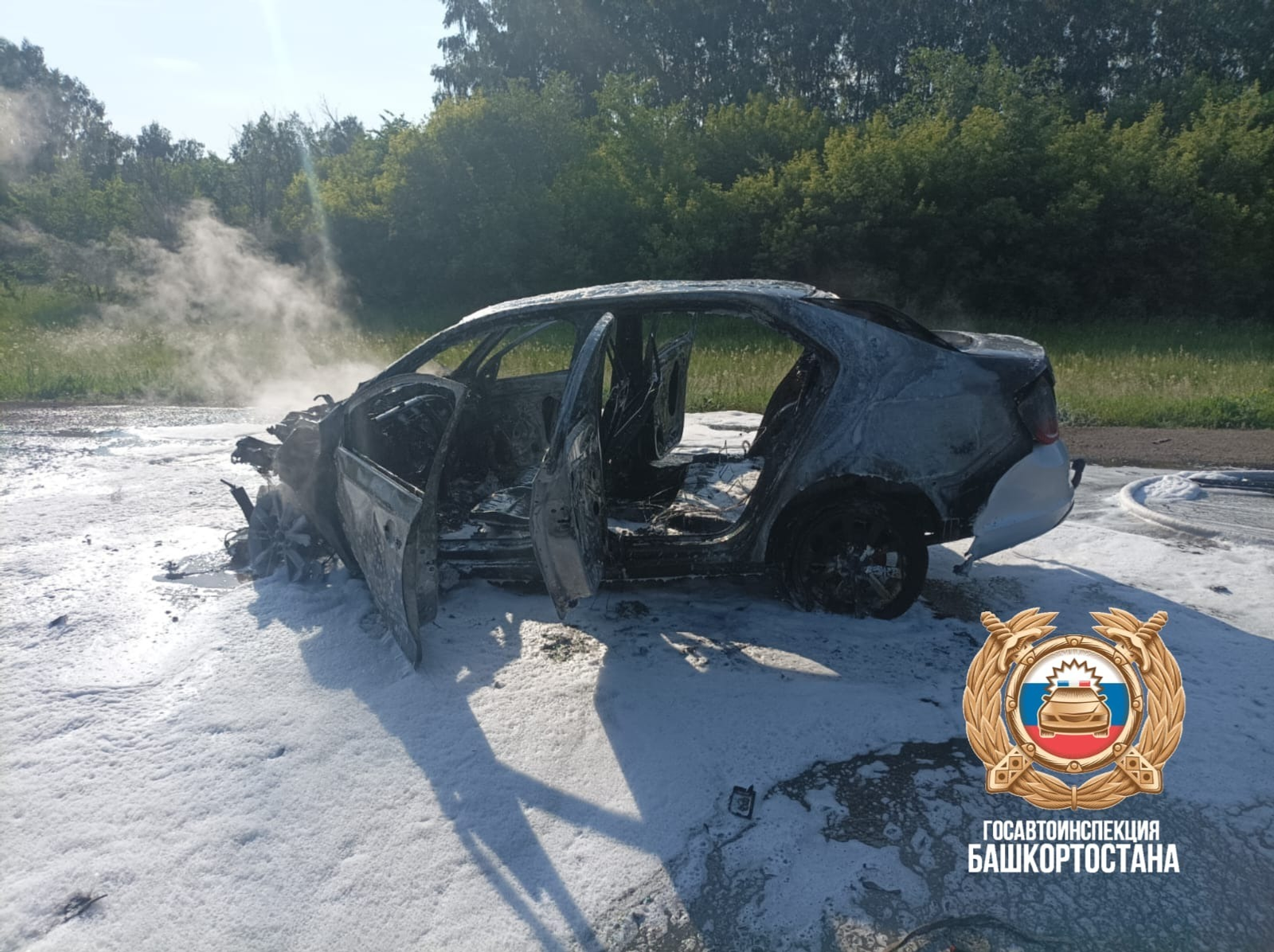 В Башкирии автомобиль загорелся после аварии, в которой пострадал подросток