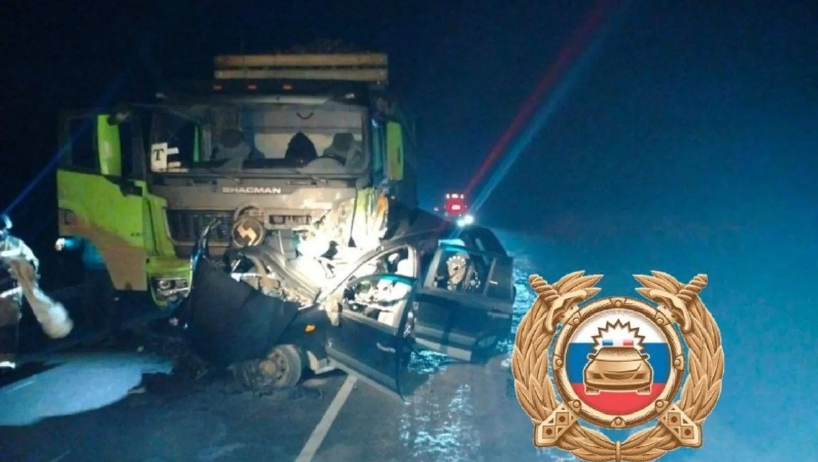 Водитель «Форда» остался под грузовой машиной
