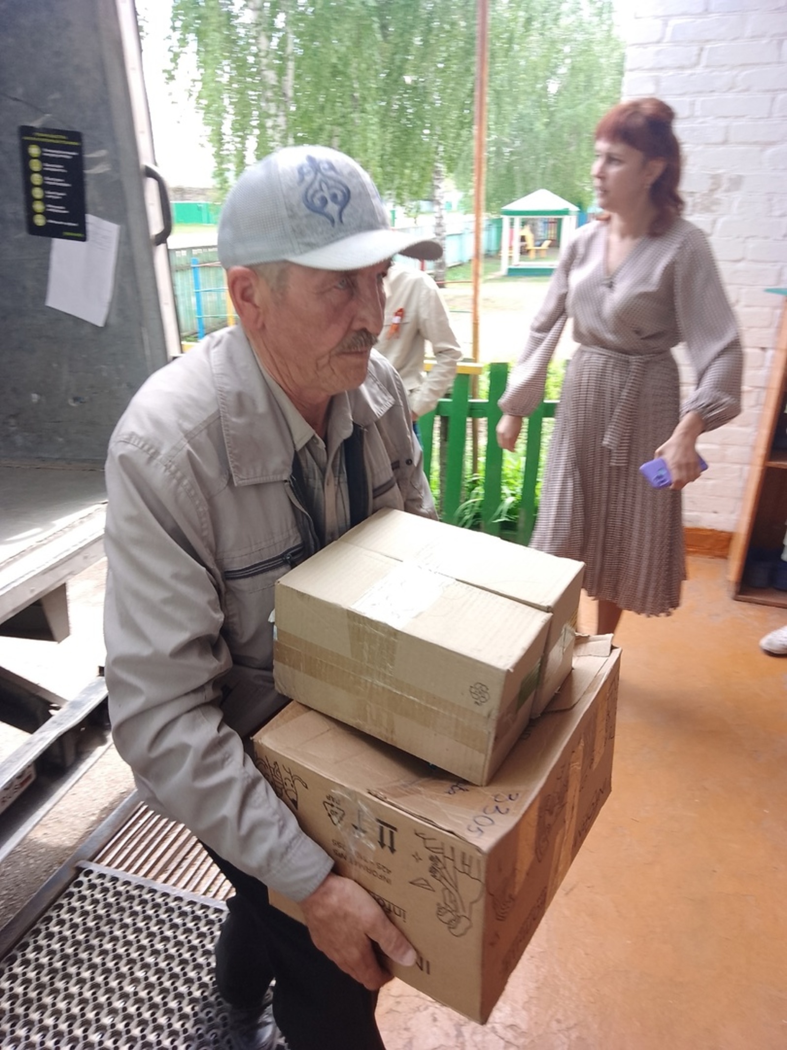 Меценаты помогают пришкольному интернату школы села Дурасово Чишминского района
