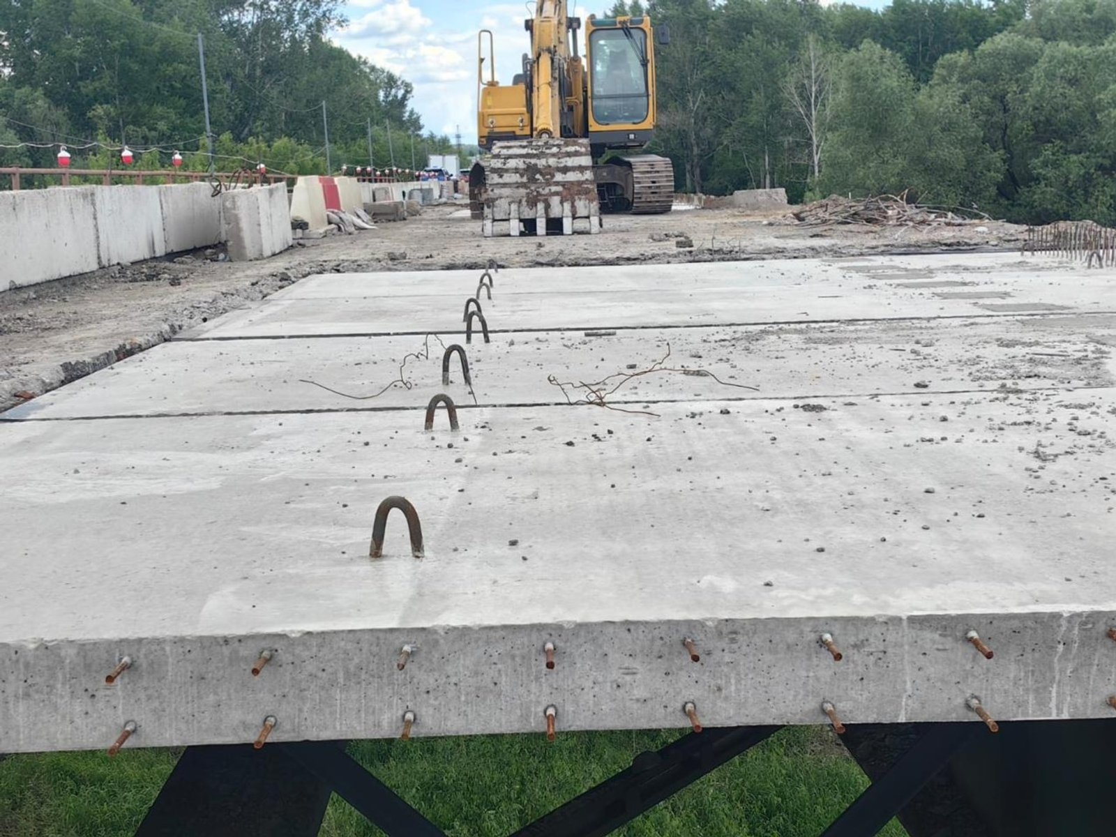 В Башкирии продолжается ремонт моста через реку Дему