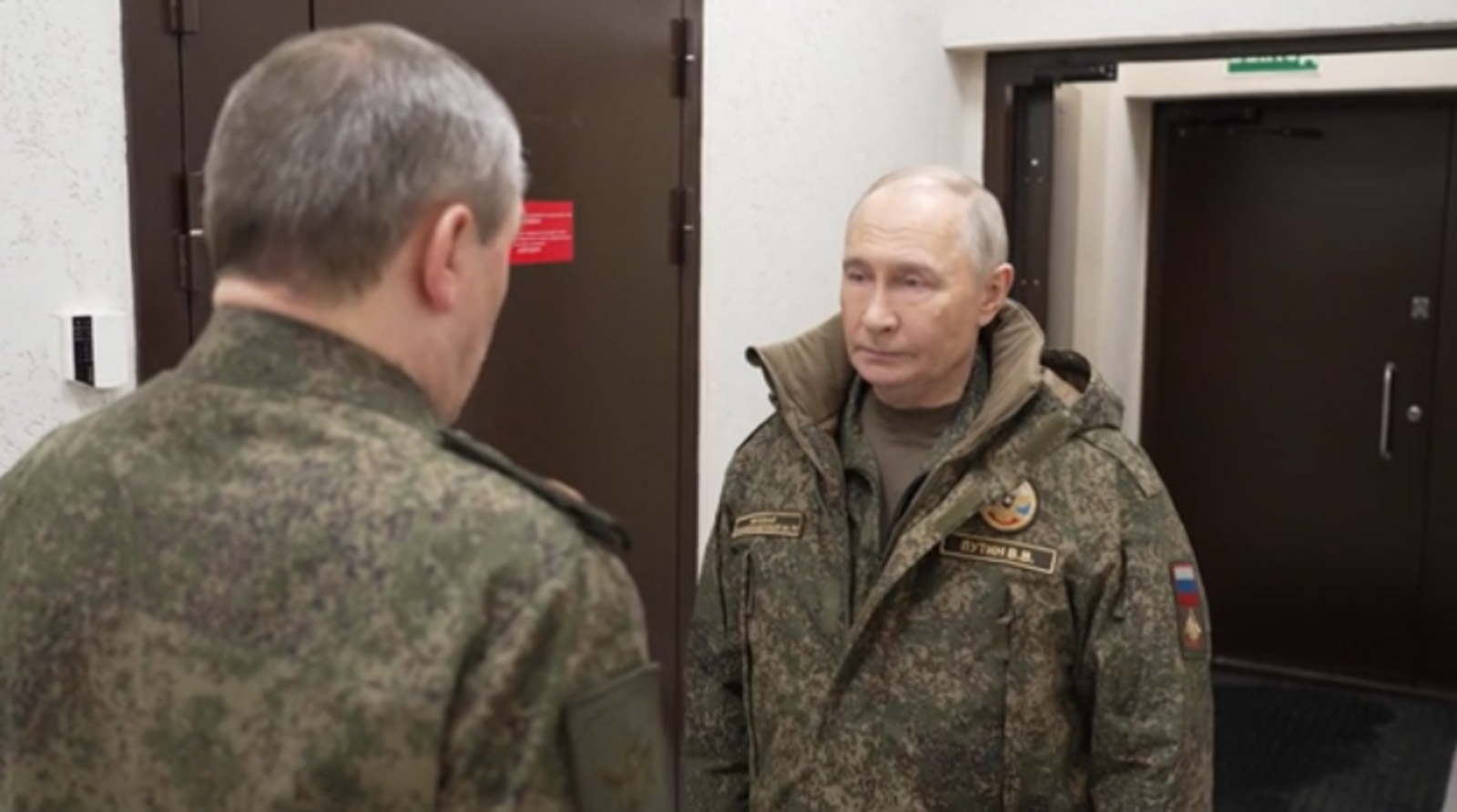 Президент посетил пункт управления Объединённой группировки войск